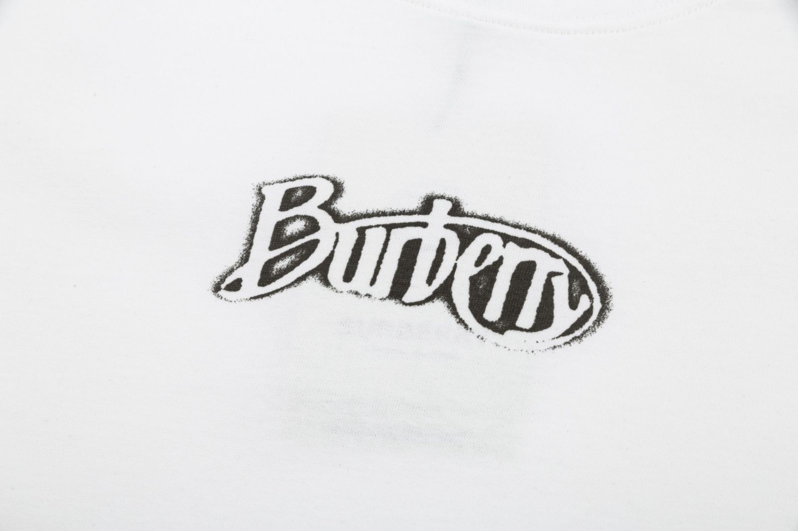 【本日限定特価】Burberry ロゴプリント クルーネックTシャツ - リラックスフィットで男女兼用 [本日特価|新品未使用品]