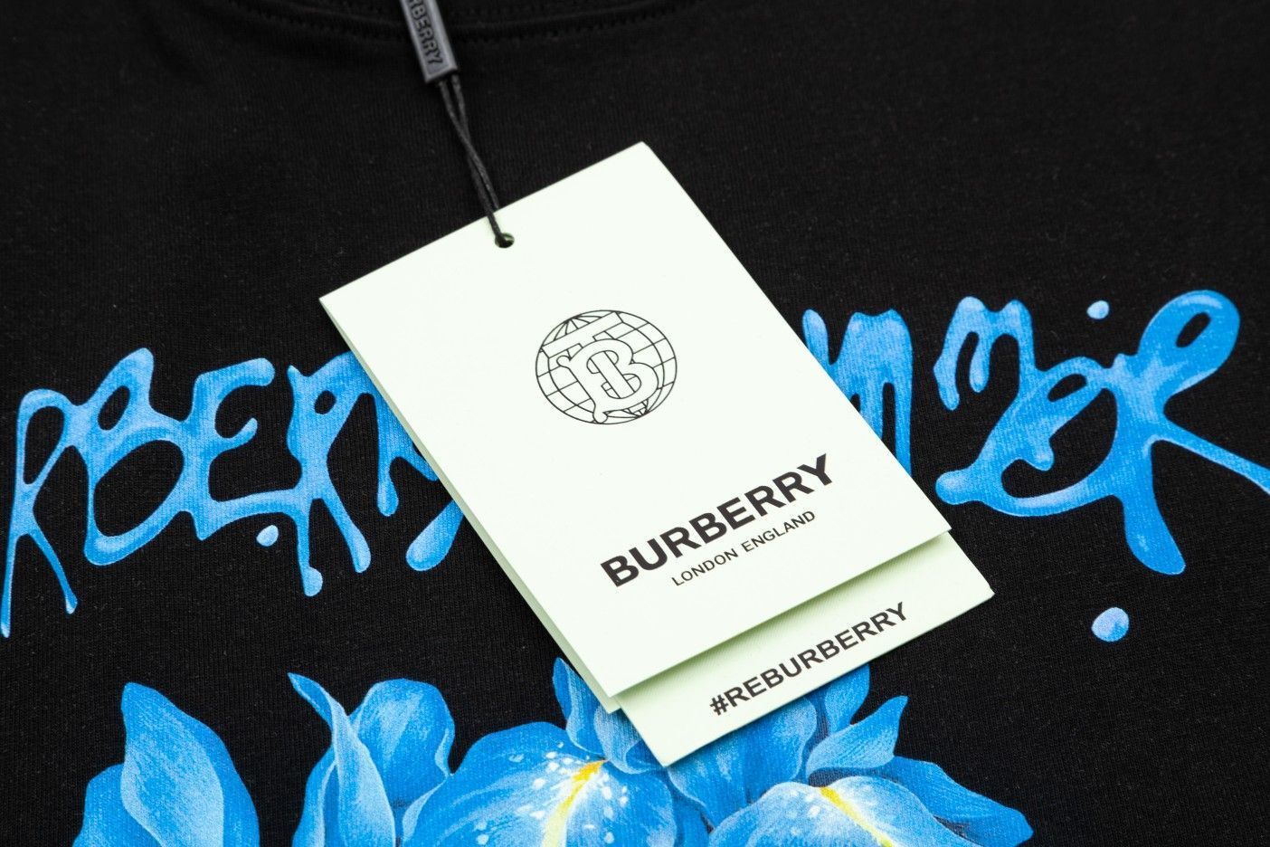 【本日限定特価】Burberry フロッグロゴ クルーネックTシャツ - 2色展開・サイズ選択可能 [本日特価|新品未使用品]