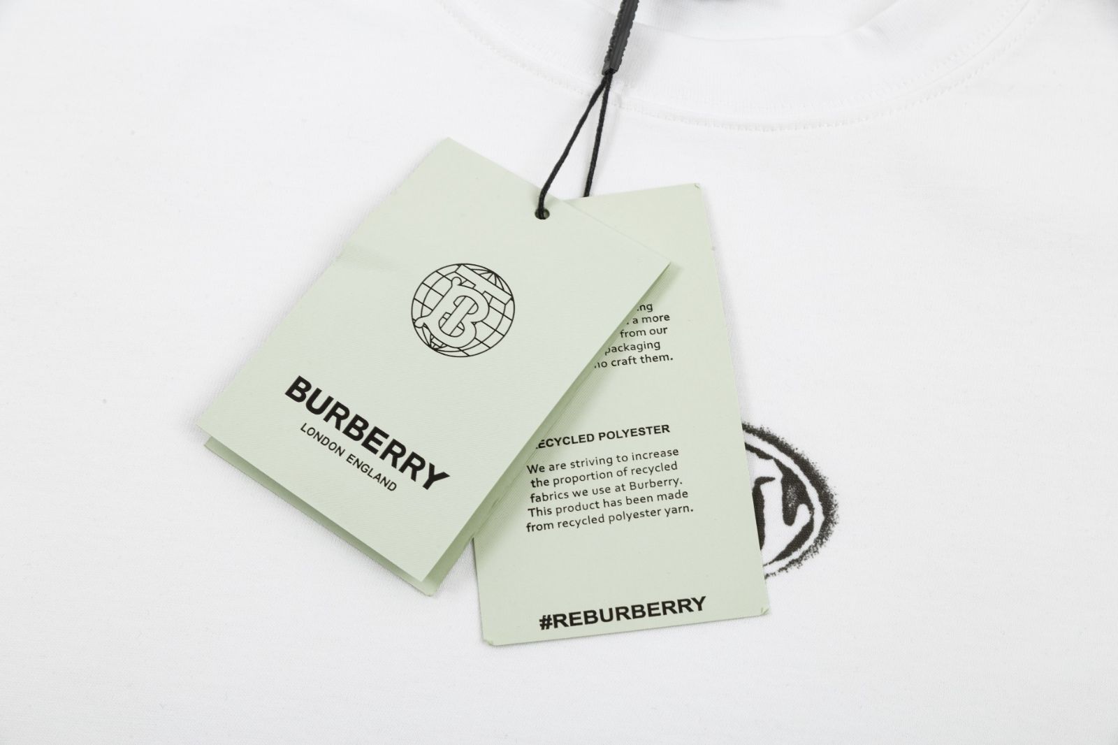 【本日限定特価】Burberry ロゴプリント クルーネックTシャツ - リラックスフィットで男女兼用 [本日特価|新品未使用品]