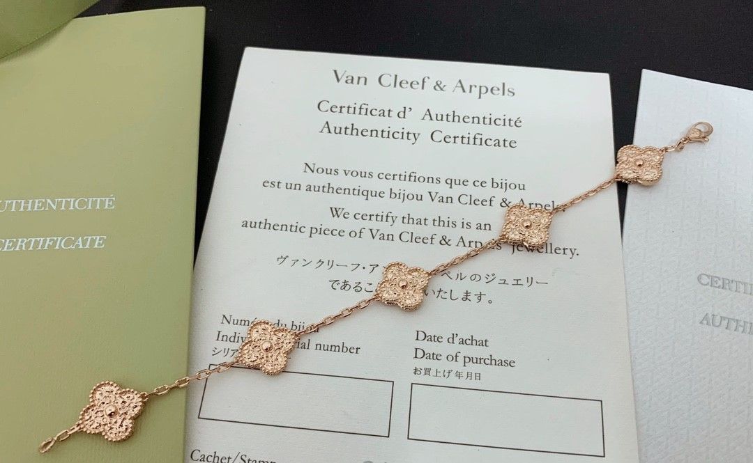 Van Cleef & Arpels ヴァン クリーフ&アーペルのクラシックな四つ葉のクローバー 5 つの花のブレスレット|本日限定特価|新品未使用 Van Cleef & Arpels ヴァン クリーフ&アーペルのクラシックな四つ葉のクローバー 5 つの花のブレスレット|本日限定特価|新品未使用