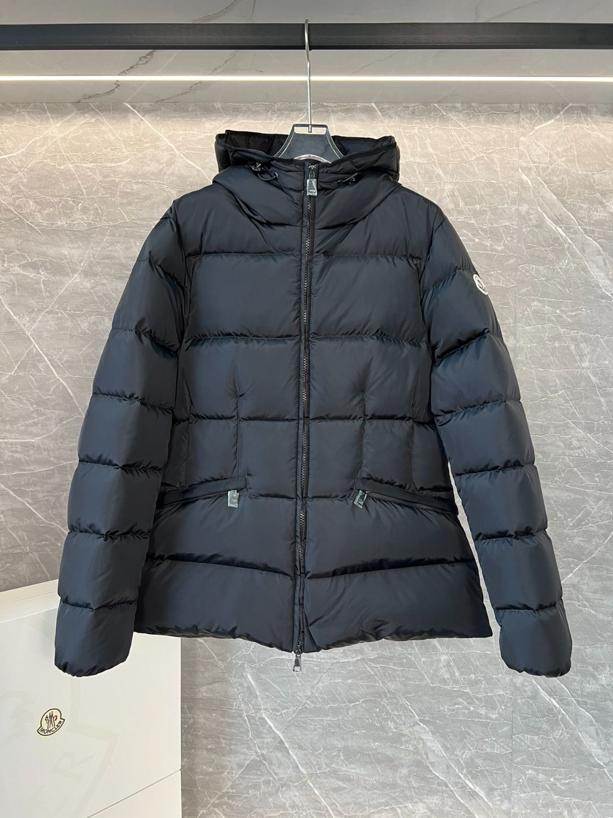 MONCLERモンクレール 黑 avoceショートレディース