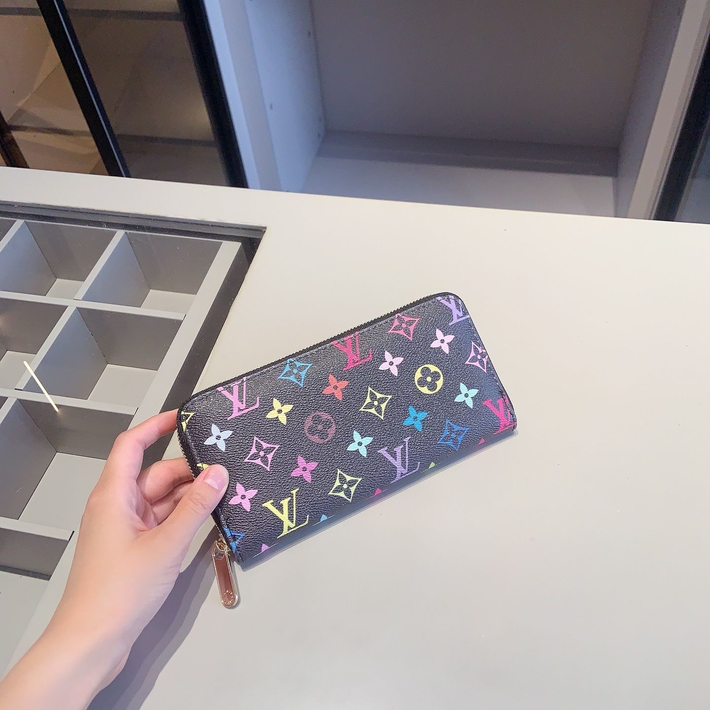 [本日特価] 全新シリーズセット X661 - LV ショッピングバッグ + LV ピローバッグ + LV 財布 本日限定特別割引！[本日特価|新品未使用品]