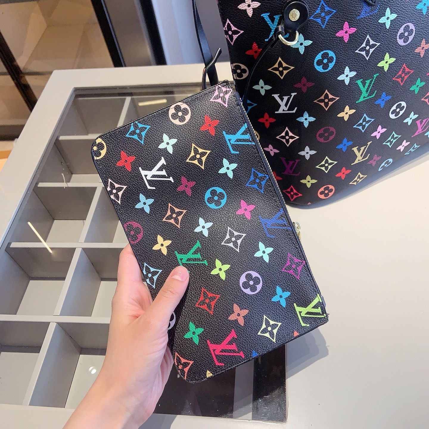 [本日特価] 全新シリーズセット X661 - LV ショッピングバッグ + LV ピローバッグ + LV 財布 本日限定特別割引！[本日特価|新品未使用品]