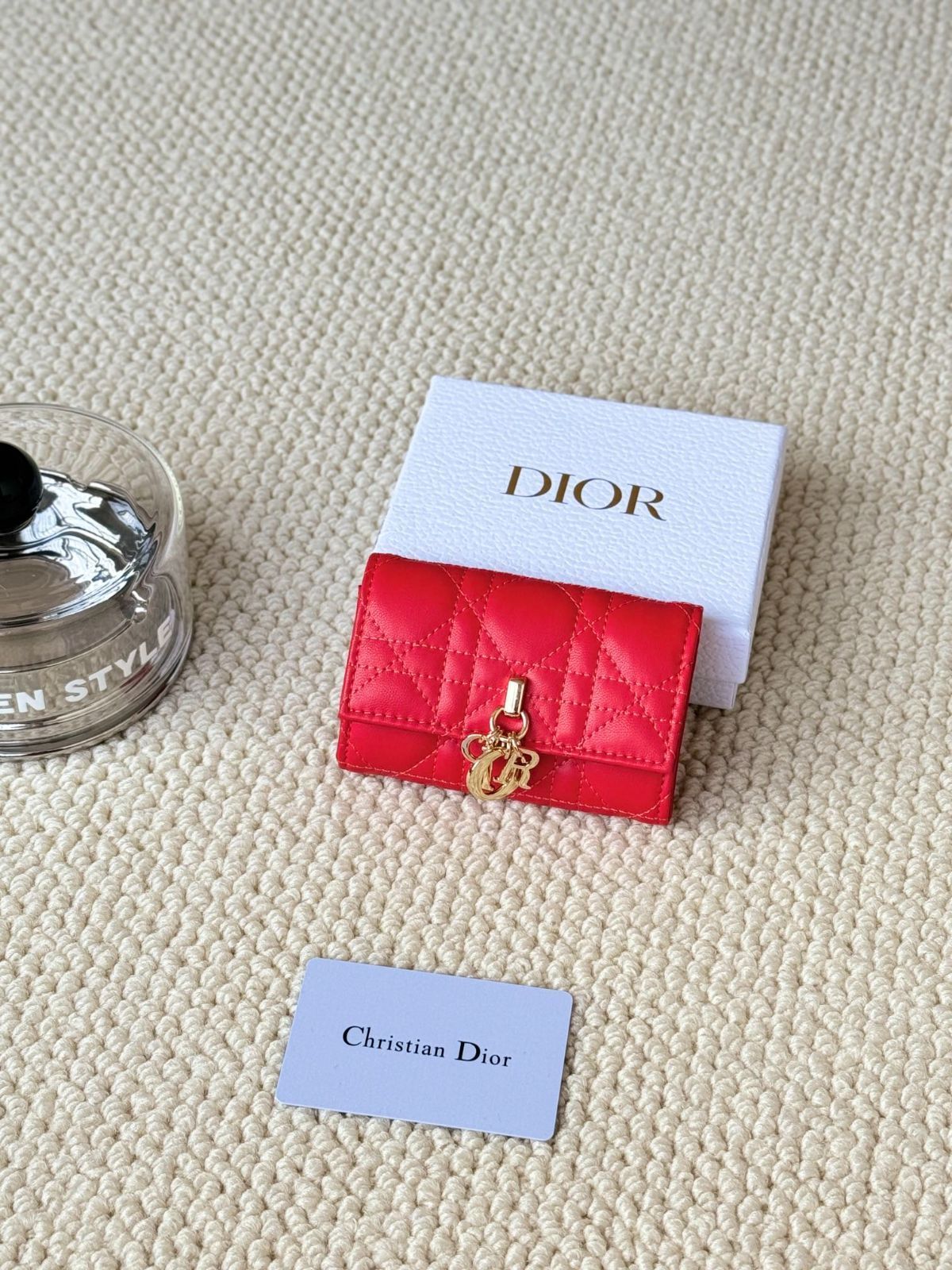 【今日特価】My Dior Glycine ウォレット, ラズベリーピンク, 藤の花モチーフ, エレガントで実用的なデザイン！[本日特価|新品未使用品]