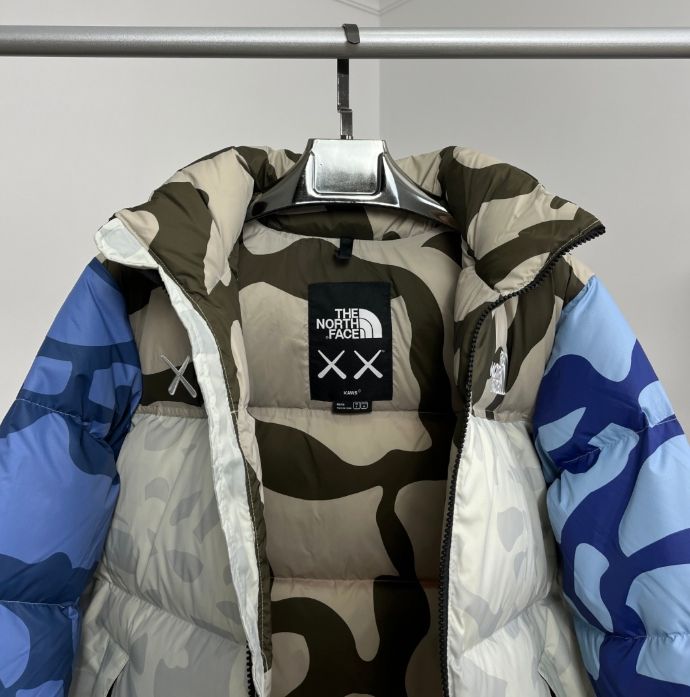 THE NORTH FACE XX KAWS 連名モデル ノースフェイス ジョイント セサミストリート カモフラージュ ダウンジャケット Nutse Waterproof 700 パフカラー カモフラージュ ダウンジャケット ジャケット THE NORTH FACE XX KAWS 連名モデル ノースフェイス ジョイント セサミストリート カモフラージュ ダウンジャケット Nutse Waterproof 700 パフカラー カモフラージュ ダウンジャケット ジャケット