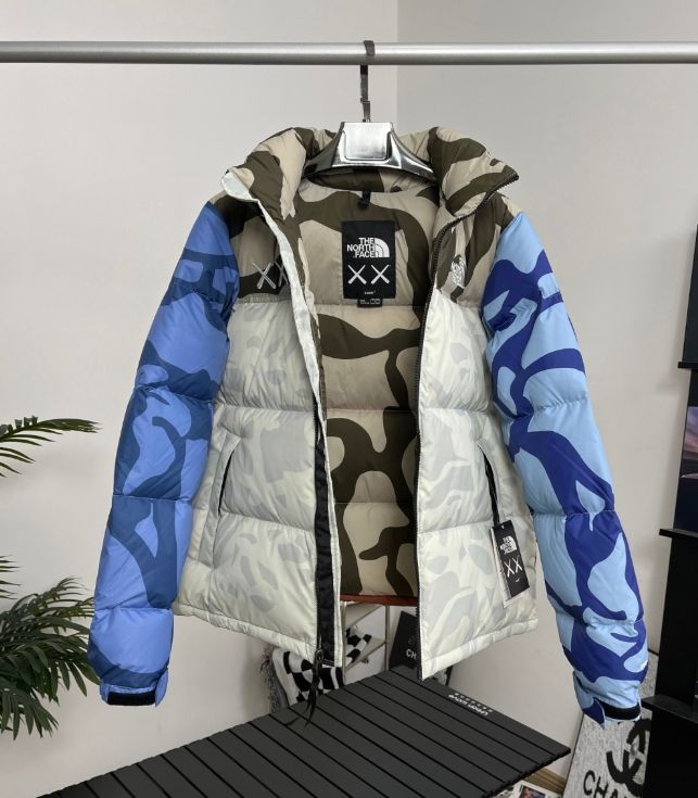 THE NORTH FACE XX KAWS 連名モデル ノースフェイス ジョイント セサミストリート カモフラージュ ダウンジャケット Nutse Waterproof 700 パフカラー カモフラージュ ダウンジャケット ジャケット THE NORTH FACE XX KAWS 連名モデル ノースフェイス ジョイント セサミストリート カモフラージュ ダウンジャケット Nutse Waterproof 700 パフカラー カモフラージュ ダウンジャケット ジャケット