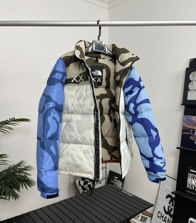 THE NORTH FACE XX KAWS 連名モデル ノースフェイス ジョイント セサミストリート カモフラージュ ダウンジャケット Nutse Waterproof 700 パフカラー カモフラージュ ダウンジャケット ジャケット THE NORTH FACE XX KAWS 連名モデル ノースフェイス ジョイント セサミストリート カモフラージュ ダウンジャケット Nutse Waterproof 700 パフカラー カモフラージュ ダウンジャケット ジャケット