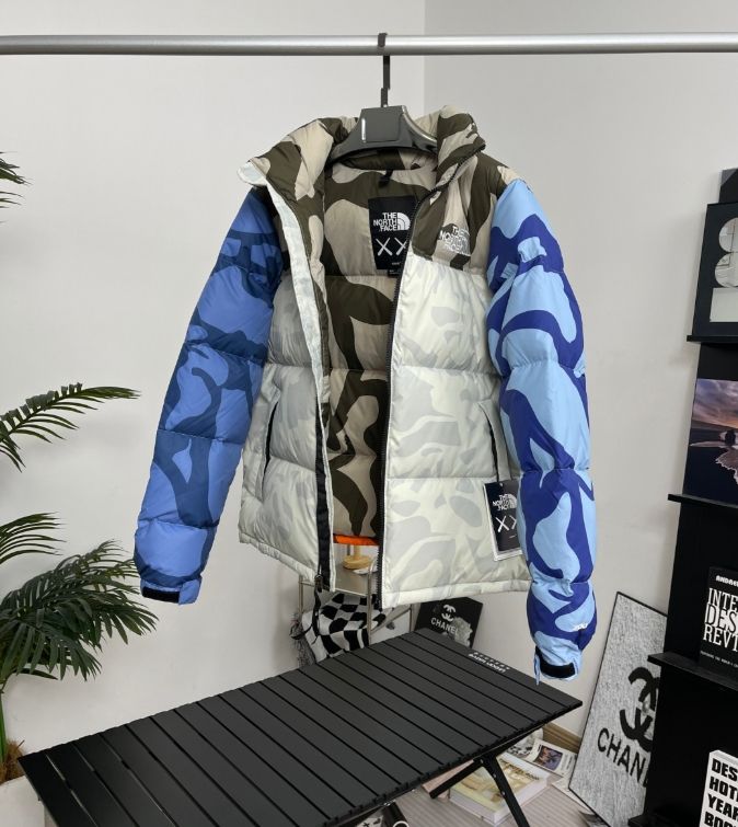 THE NORTH FACE XX KAWS 連名モデル ノースフェイス ジョイント セサミストリート カモフラージュ ダウンジャケット Nutse Waterproof 700 パフカラー カモフラージュ ダウンジャケット ジャケット THE NORTH FACE XX KAWS 連名モデル ノースフェイス ジョイント セサミストリート カモフラージュ ダウンジャケット Nutse Waterproof 700 パフカラー カモフラージュ ダウンジャケット ジャケット