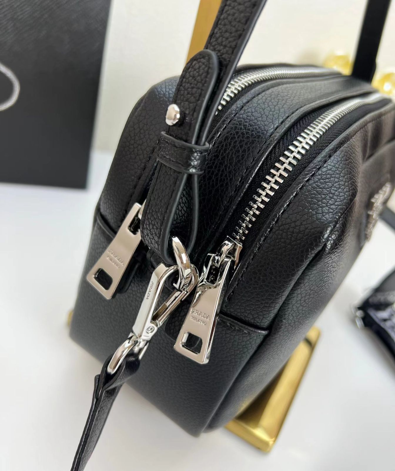 PRADA プラダ 斜め掛け ショルダーバッグ PRADA プラダ 斜め掛け ショルダーバッグ