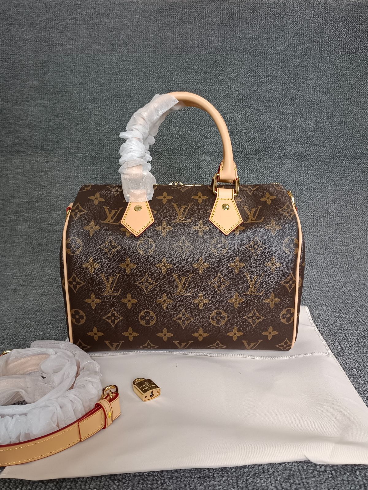 人気商品LOUIS VUITTON ルイヴィトン スピーディ 25 ハンドバッグ