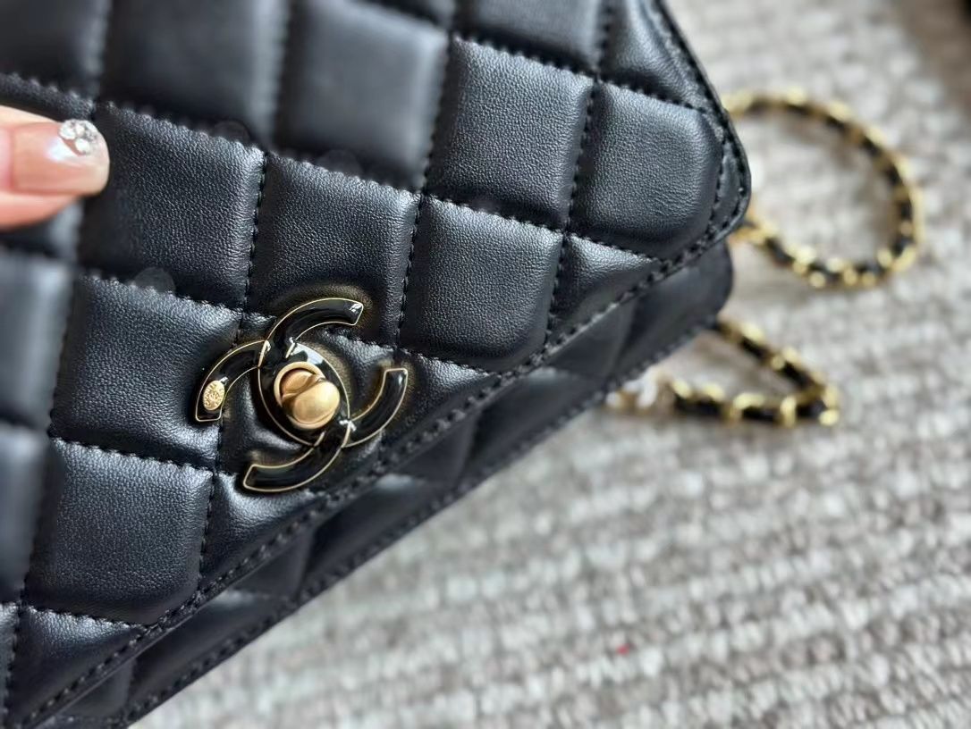 極上美品★CHANELシャネル ミニフラップバッグ ブラック 極上美品★CHANELシャネル ミニフラップバッグ ブラック