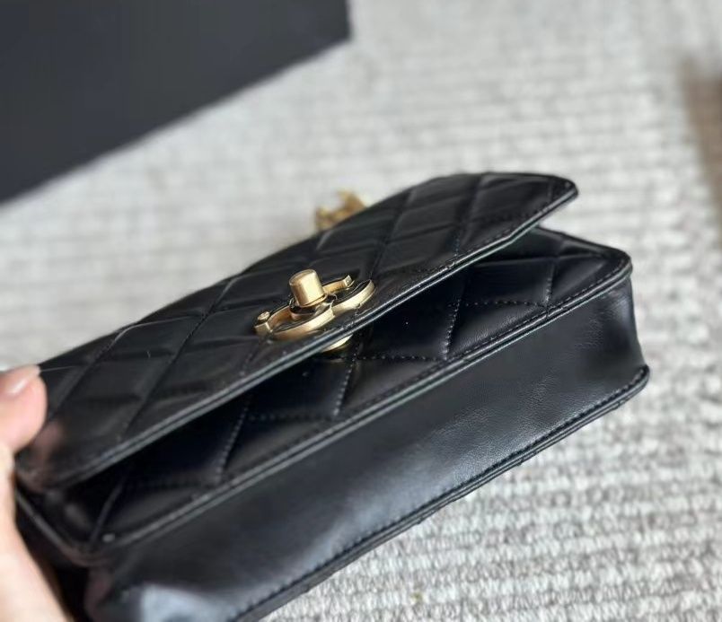極上美品★CHANELシャネル ミニフラップバッグ ブラック 極上美品★CHANELシャネル ミニフラップバッグ ブラック