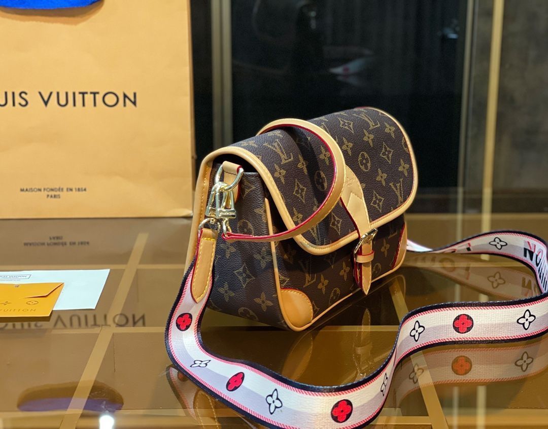 人気沸騰 LOUIS VUITTON ルイヴィトン ショルダーバッグ ハンドバッグ 財布 3点セット