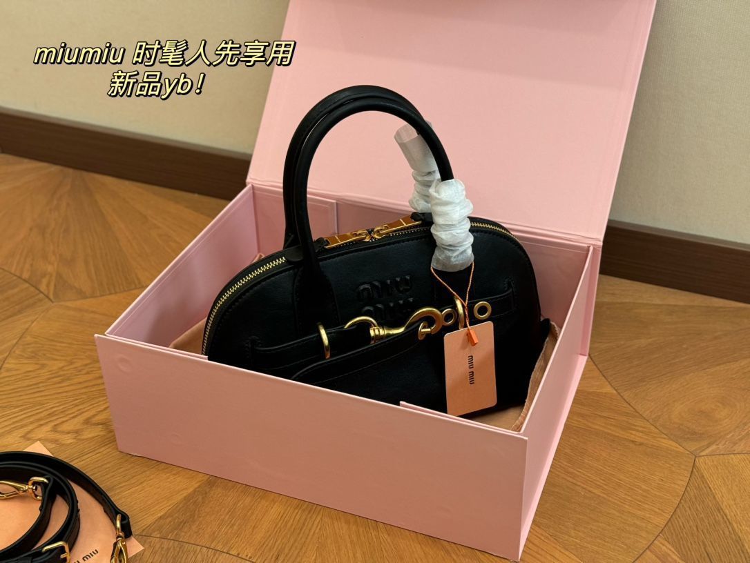 miumiuシェルバッグ/ハンドバッグ、バックパック、小銭入れ、手首バッグ、ショルダーバッグ