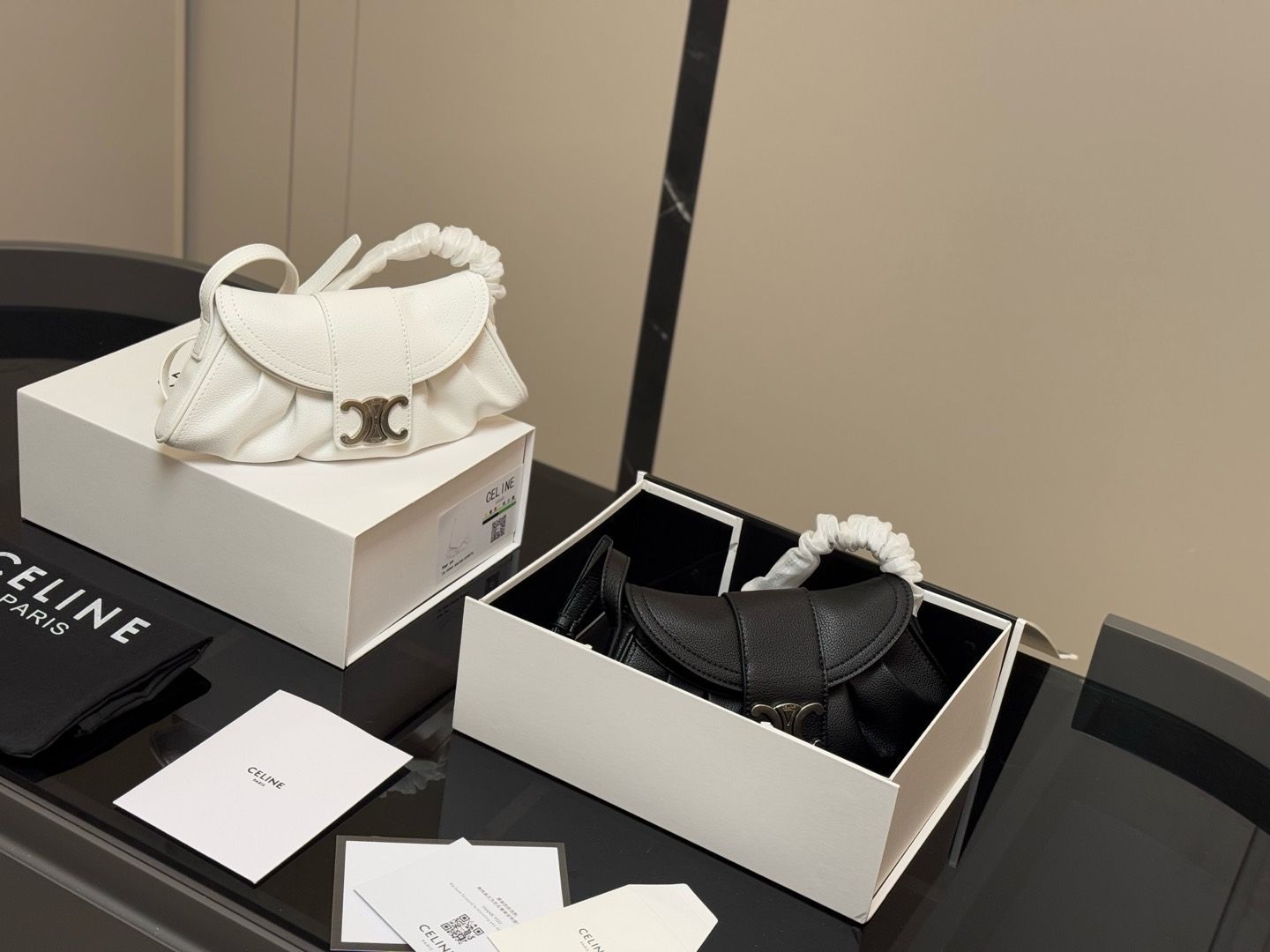 [Celine] ローラ アンダーアームバッグ - 専用ボックス付き | セリーヌ レディースバッグ[本日特価|新品未使用品]
