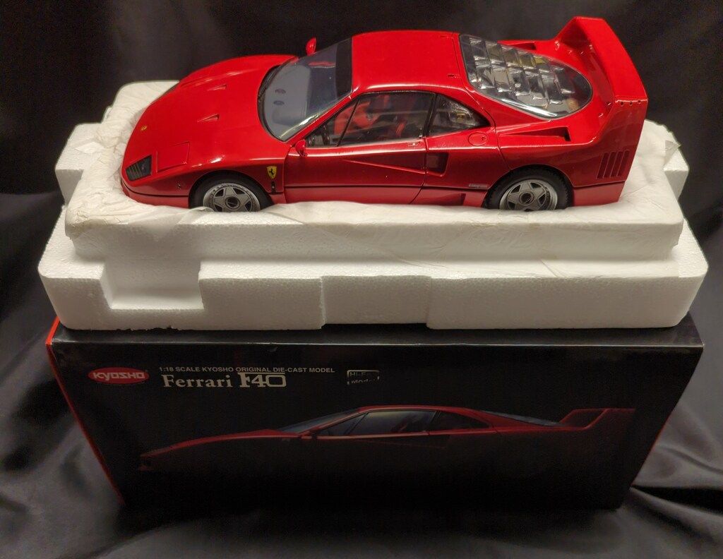 京商 1/18 フェラーリ F40 ハイエンド/レッド K08413R