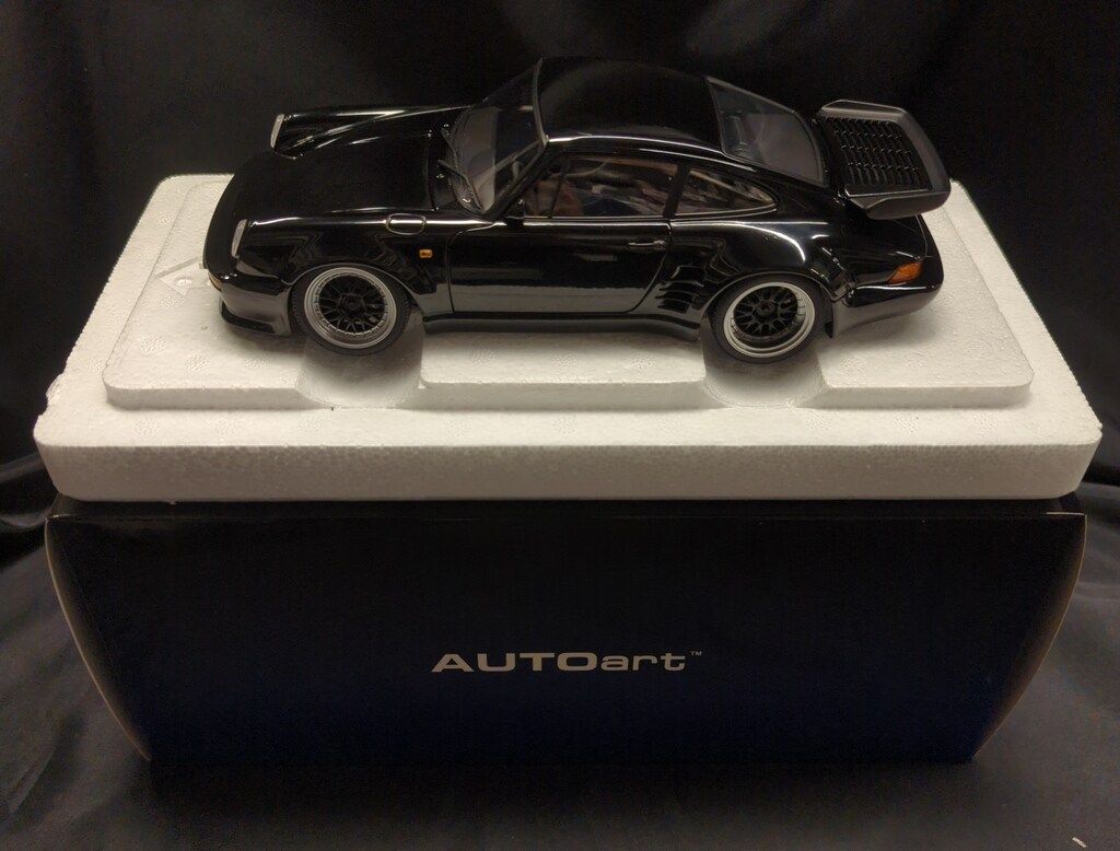 AUTOart 1/18 ポルシェ 911 (930) ターボ ブラックバード 78156