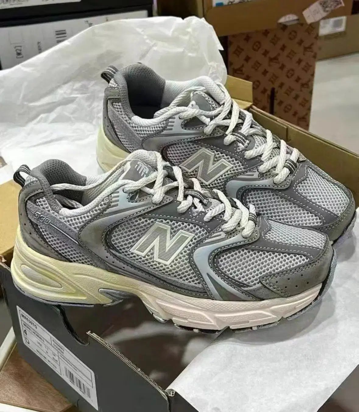 New Balance ユニセックス Classic ハイトップ シルバーグレー NB530