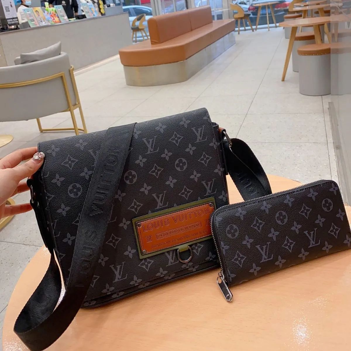 未使用に近い LOUIS VUITTON ルイヴィトン メンズ ウエストポーチ 