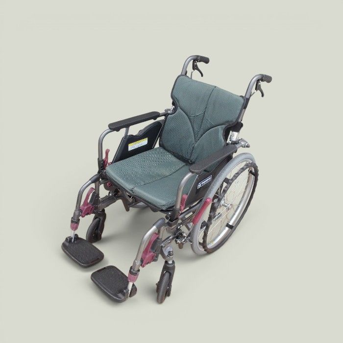 送料無料（一部地域を除く）カワムラ自走式車椅子KMD-B22 レッグサポートなし　　ts-26-0507-06