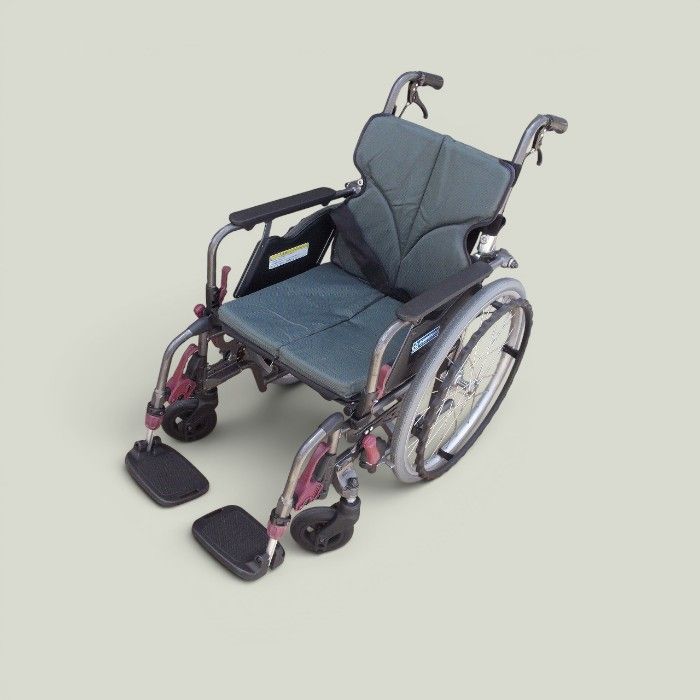 送料無料（一部地域を除く）カワムラ自走式車椅子KMD-B22 レッグサポートなし　　ts-26-0507-09