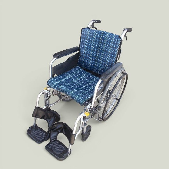 送料無料（一部地域を除く）ミキ　MIKI　自走用車いす スキット 　SKT-4 ts-26-0511-08