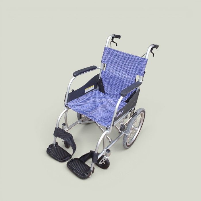 カワムラふわりす+介助式　美品 看護・介護用品 車椅子 カワムラサイクル 介助式 超軽量 ふわりすKF16