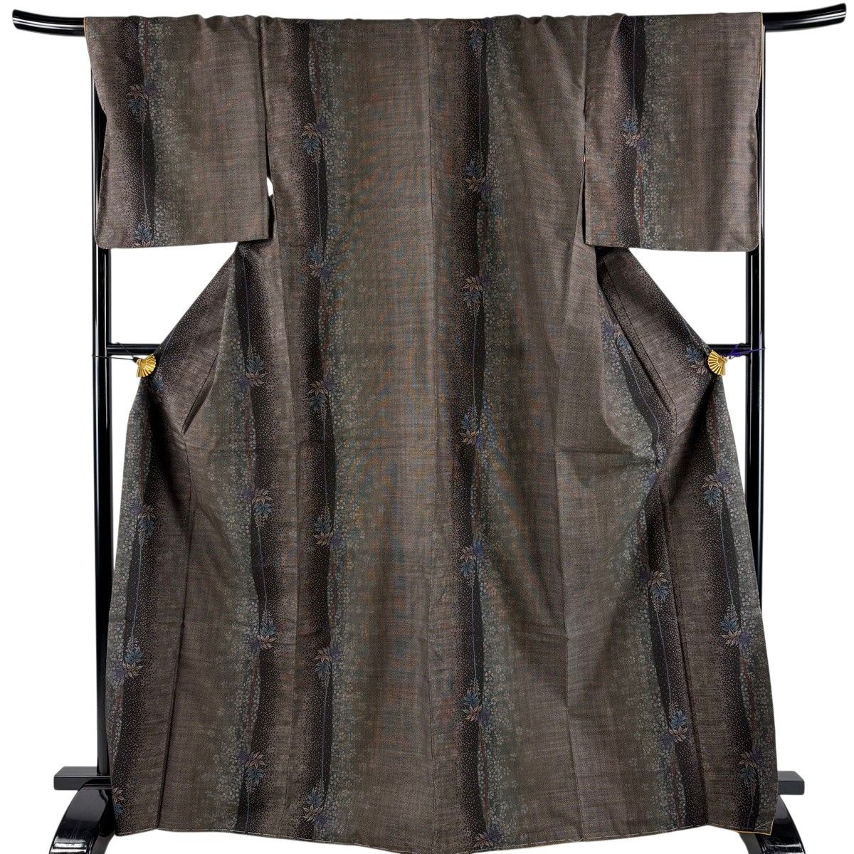 【美品】 大島紬 身丈170cm 裄丈70cm L 袷 純泥染 やまと 証紙 草花 焦茶色 正絹 秀品 【中古】