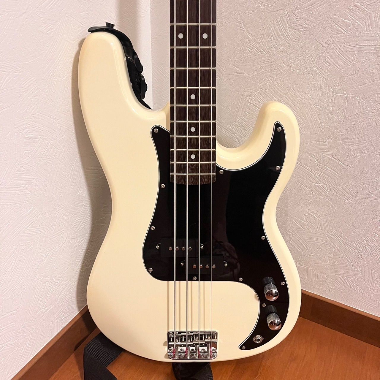 Selder セルダー エレキベース プレシジョンベースタイプ ホワイト 4弦