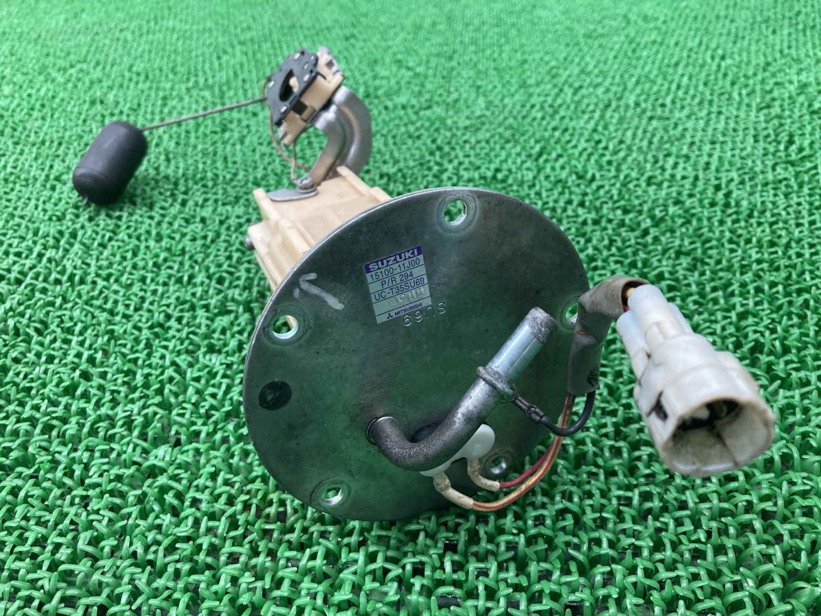 Vストローム650 フューエルポンプ 15100-11J00 スズキ 純正 中古 VP56A