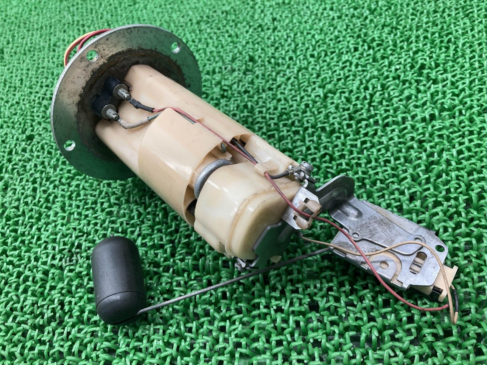 Vストローム650 フューエルポンプ 15100-11J00 スズキ 純正 中古 VP56A