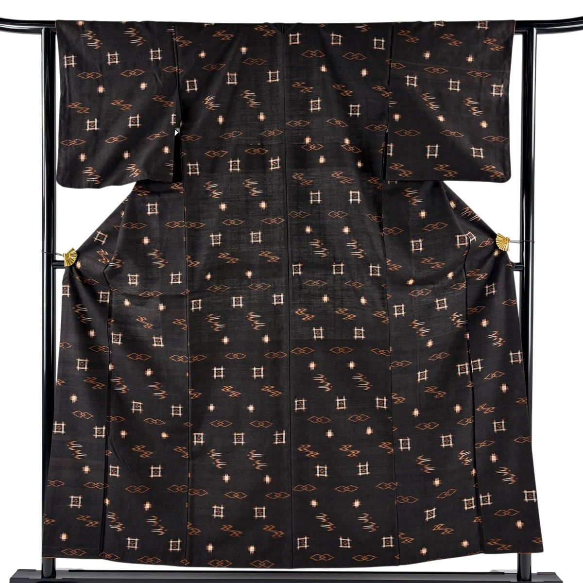 紬 身丈155.5cm 裄丈61cm S 袷 井桁絣 焦茶色 正絹 名品 【中古】