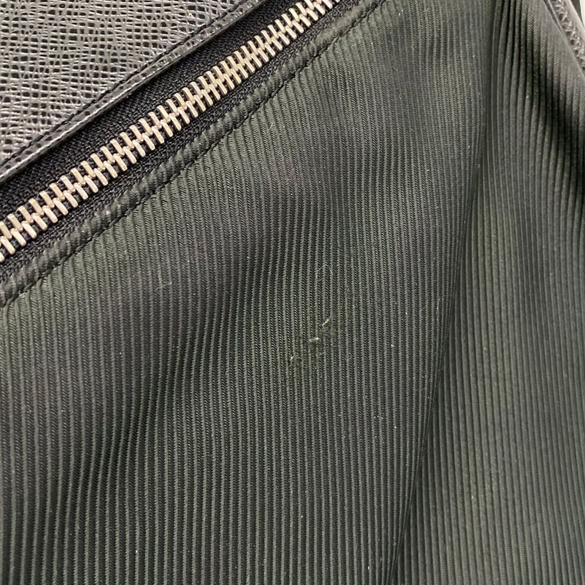 LOUIS VUITTON(ルイヴィトン) ショルダーバッグ タイガ ヴィクトール