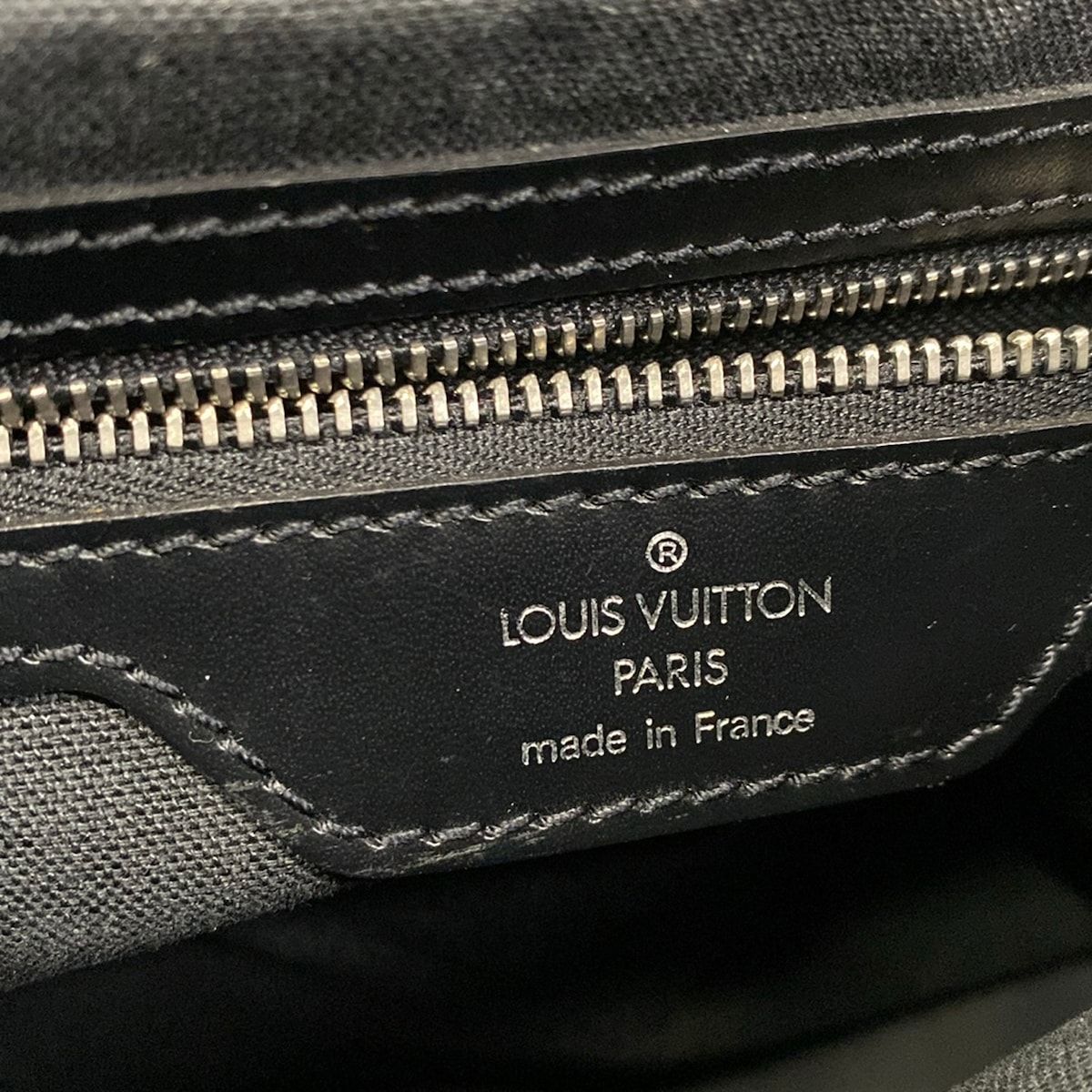 LOUIS VUITTON(ルイヴィトン) ショルダーバッグ タイガ ヴィクトール