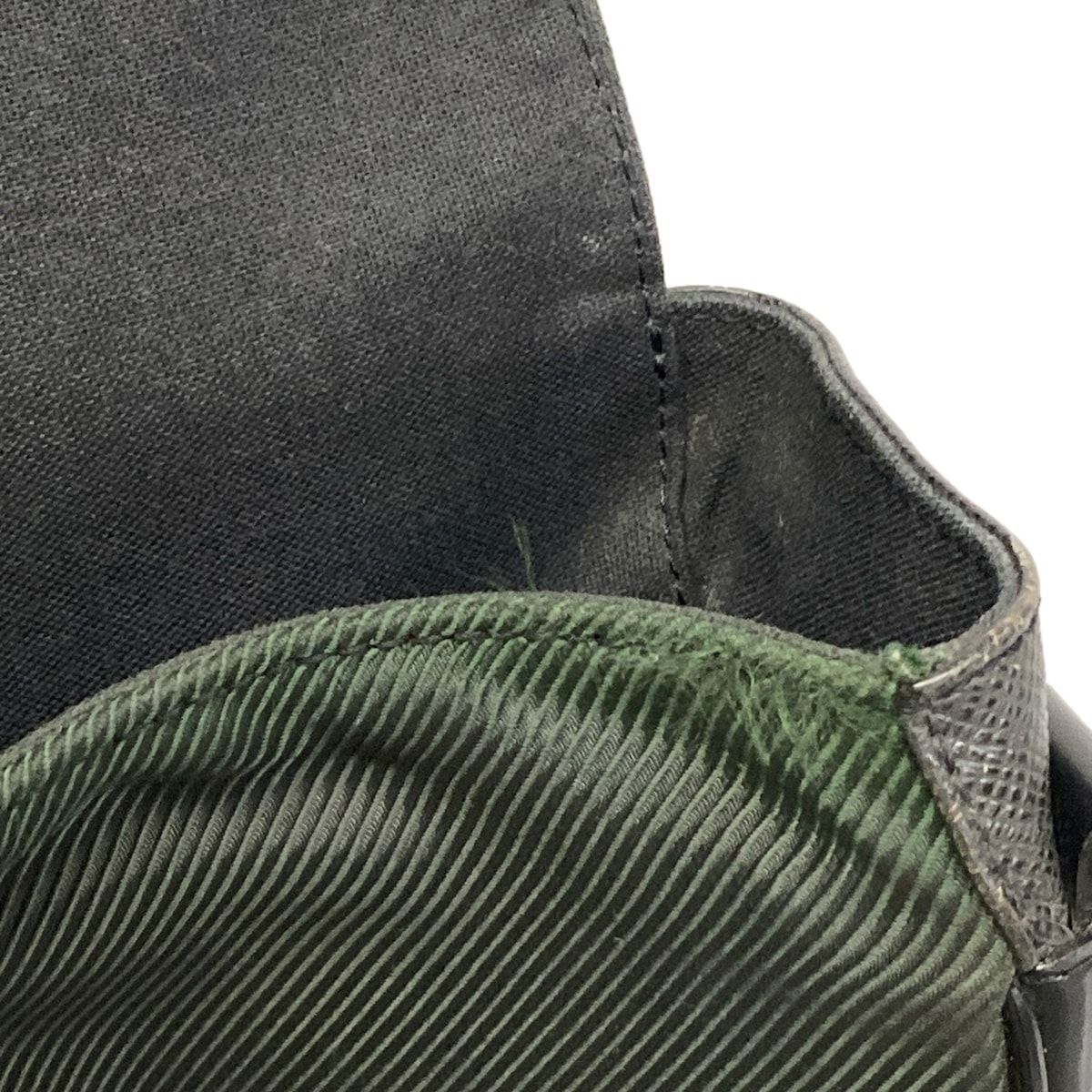 LOUIS VUITTON(ルイヴィトン) ショルダーバッグ タイガ ヴィクトール