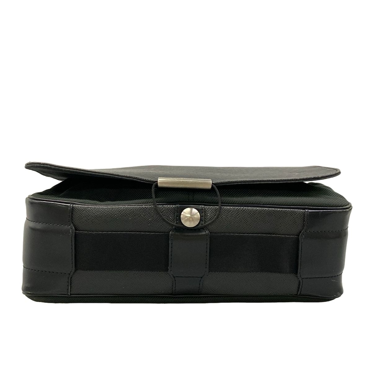 【美品】ルイヴィトン　ヴィクトール　タイガ　LV　M30142　アルドワーズ　革 LOUIS VUITTON(ルイヴィトン) ショルダーバッグ タイガ ヴィクトール