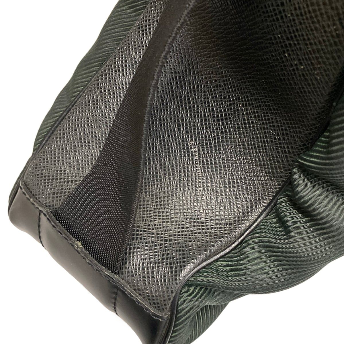 LOUIS VUITTON(ルイヴィトン) ショルダーバッグ タイガ ヴィクトール