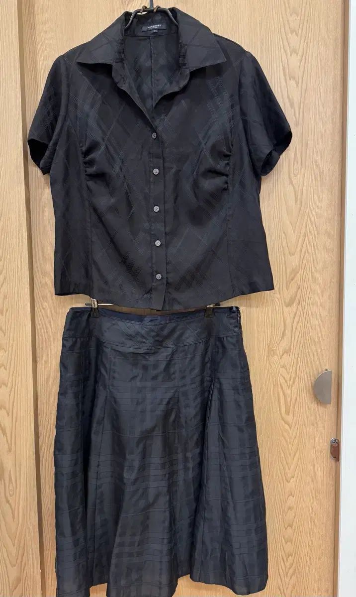 バーバリー ロンドン ブラック チェック 上下セット 19,151円