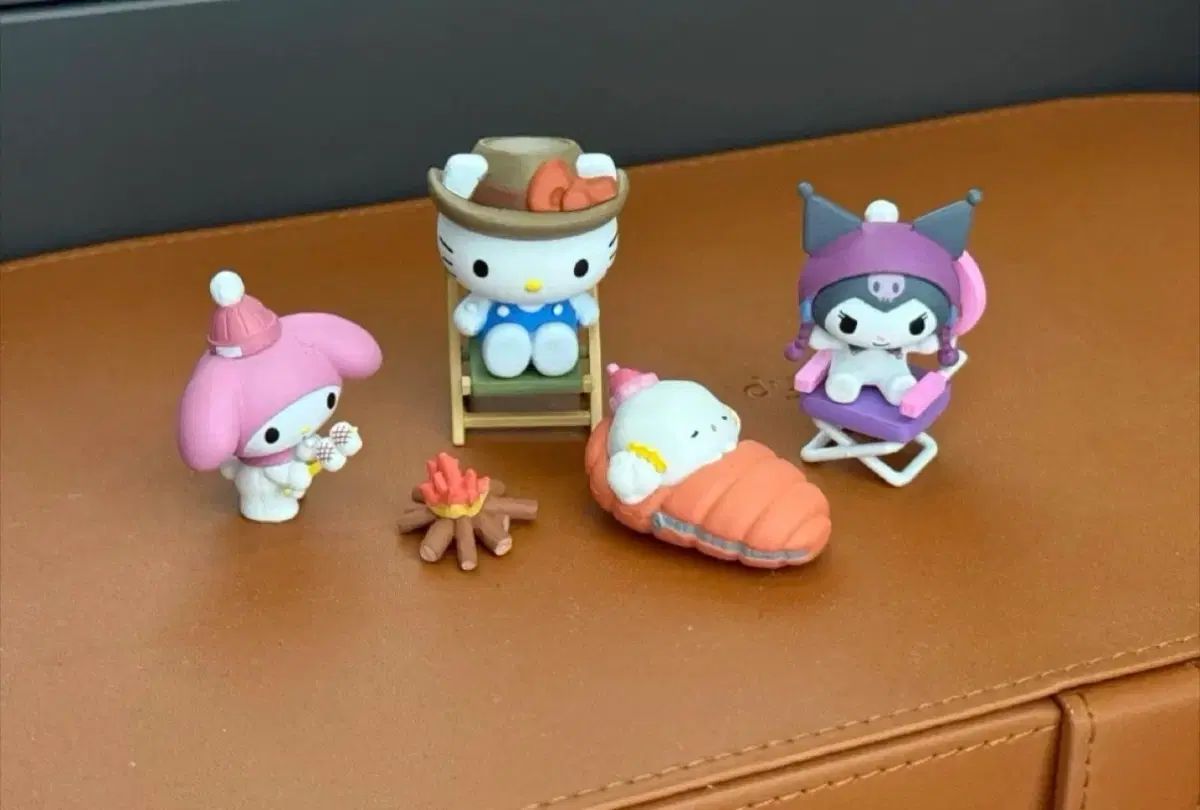 サンリオ ハローキティ キャンピング フィギュア セット-最高品質の 