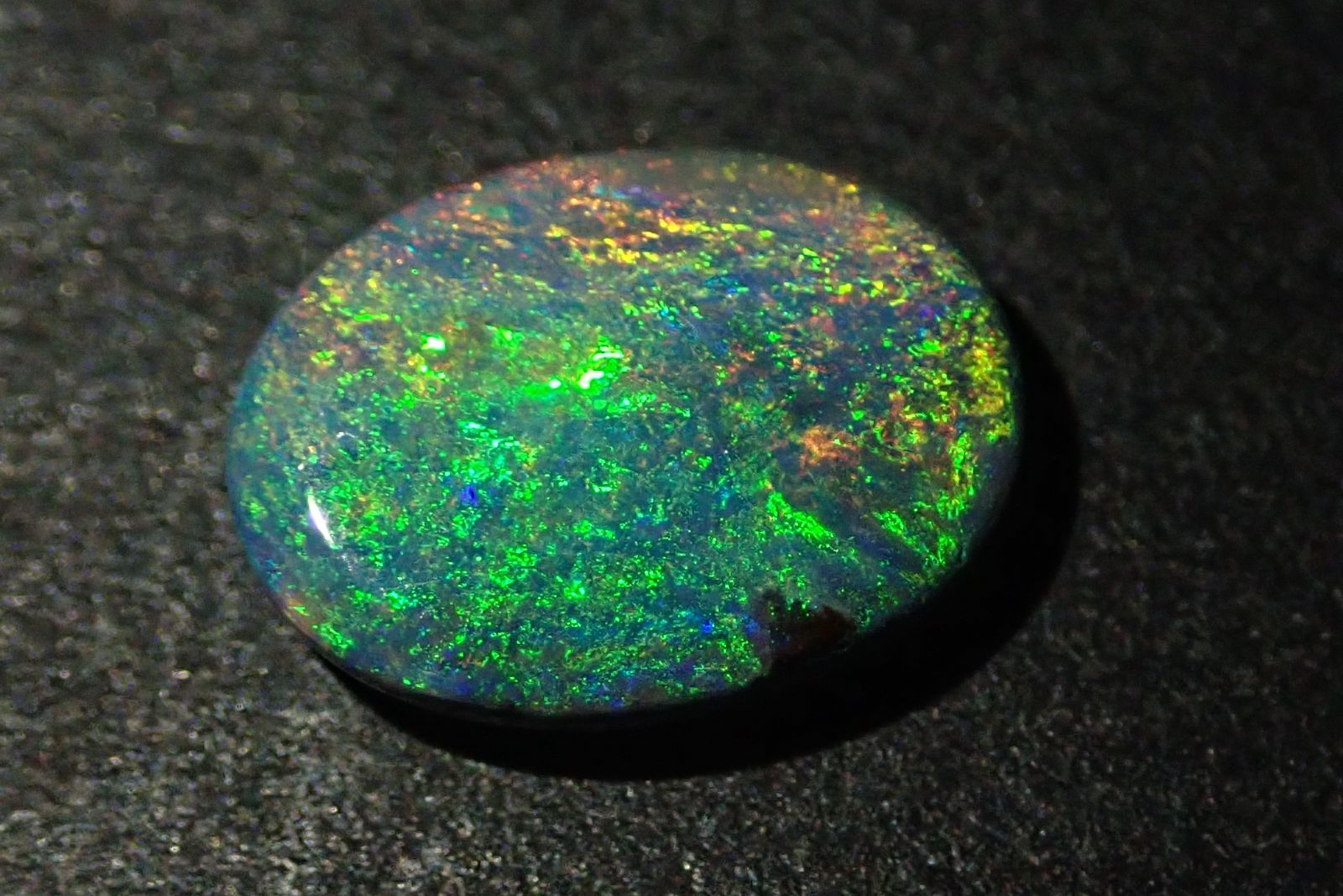 天然ボルダーオパール　0.970ct 約6×8mm