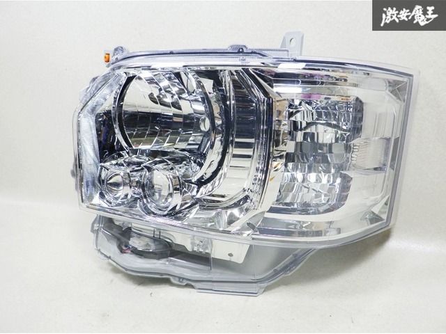 ☆新車外し☆点灯OK☆ トヨタ純正 200系 ハイエース 4型 5型 6型 7型 8