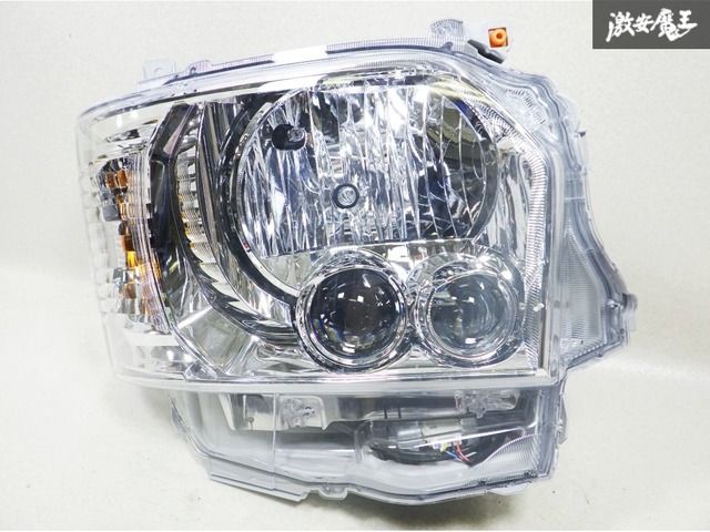 車 ハイエース 8型 純正ヘッドライト 新車外し