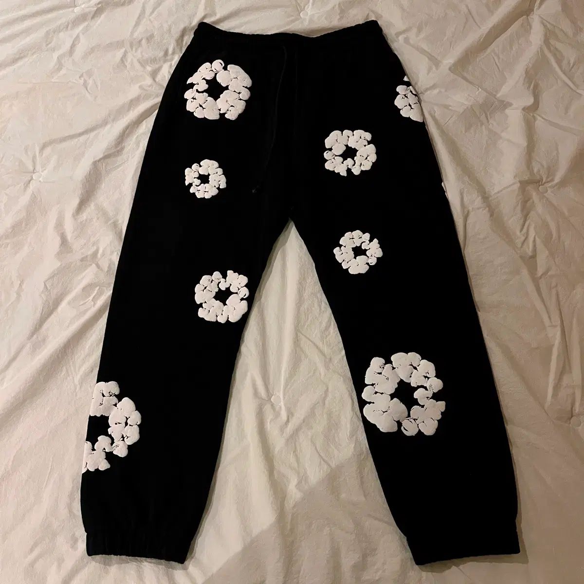 DENIM TEARS(デニムティアーズ) コットンLEE スウェットパンツ 