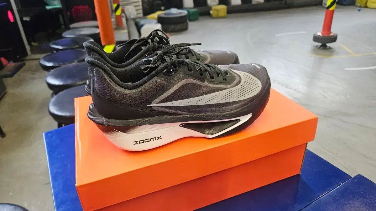 NIKE ズーム フライ 6 ブラック ランニングシューズ 250