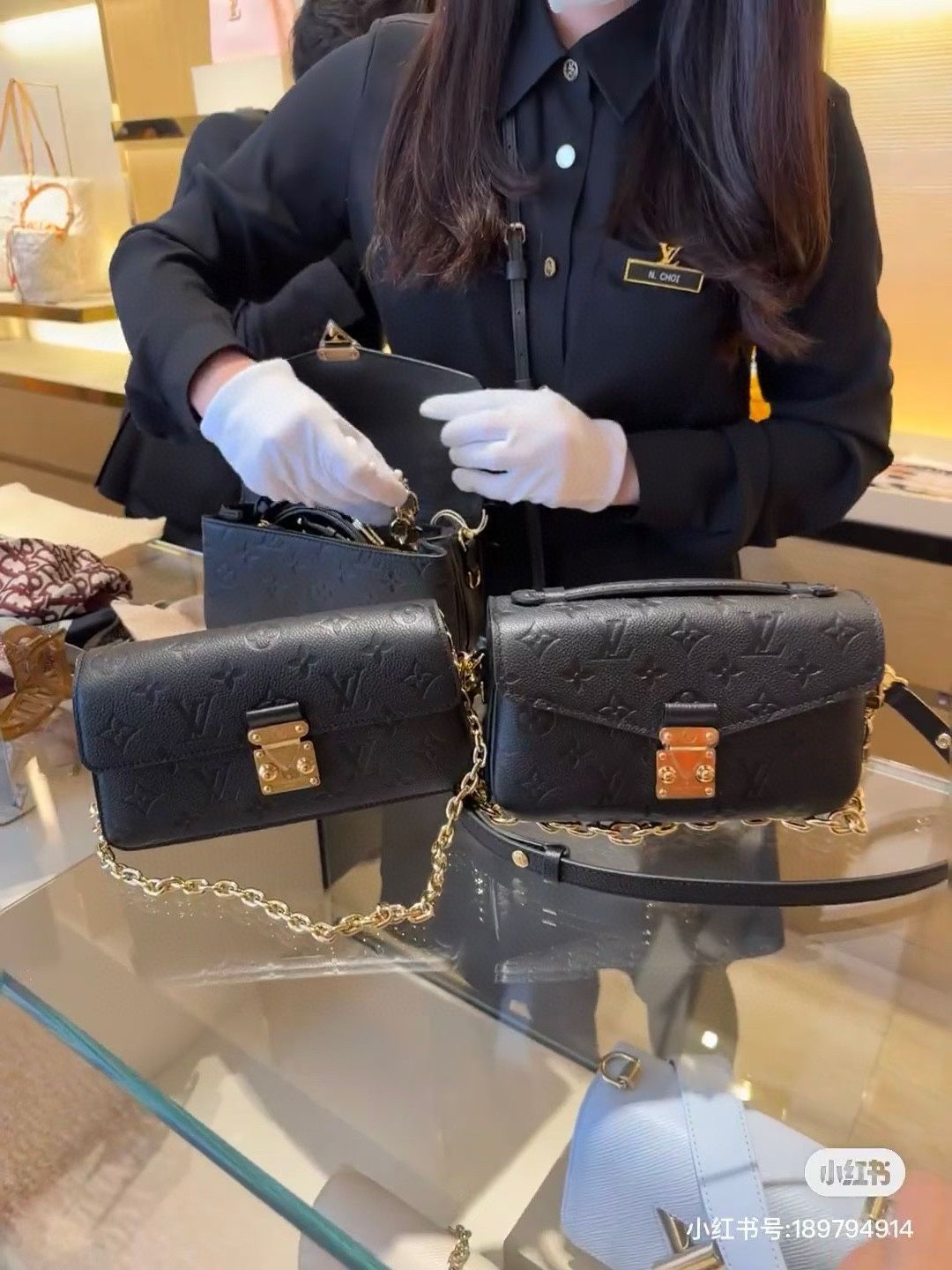 【今日特価】LV 黒色真皮ミニポストバッグ 送料無料!在庫限定価格 【今日特価】LV 黒色真皮ミニポストバッグ 送料無料!在庫限定価格