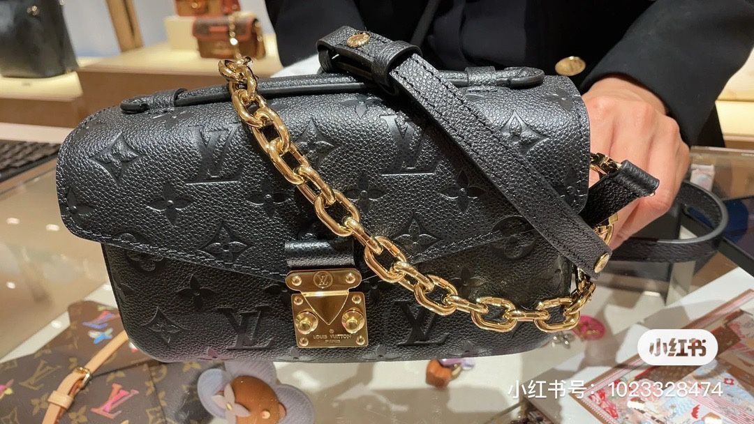 【今日特価】LV 黒色真皮ミニポストバッグ 送料無料!在庫限定価格 【今日特価】LV 黒色真皮ミニポストバッグ 送料無料!在庫限定価格