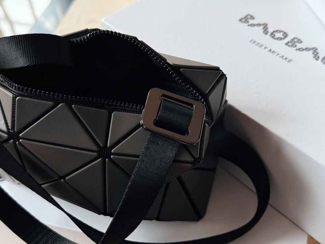 新品 BAOBAO Issey Miyake CUBOID ショルダーバッグ