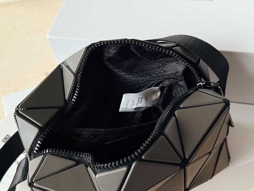 新品 BAOBAO Issey Miyake CUBOID ショルダーバッグ