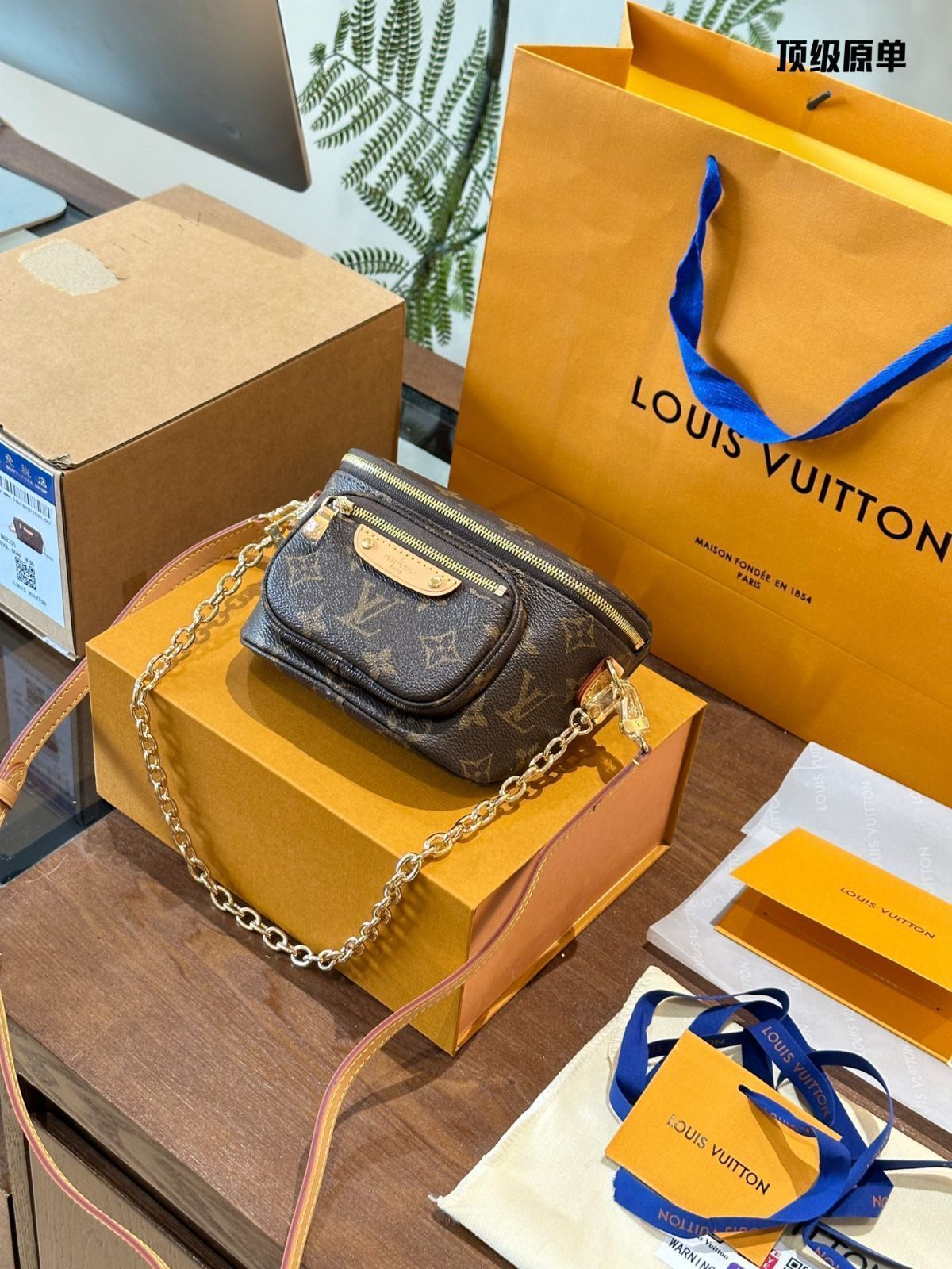 【Louis Vuitton】今日特価!Mini Bumbag ハンドバッグ 送料無料 限定在庫のお得な価格です!