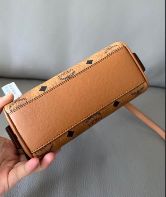 新品MCMハンドバッグショルダーバッグ 新品MCMハンドバッグショルダーバッグ